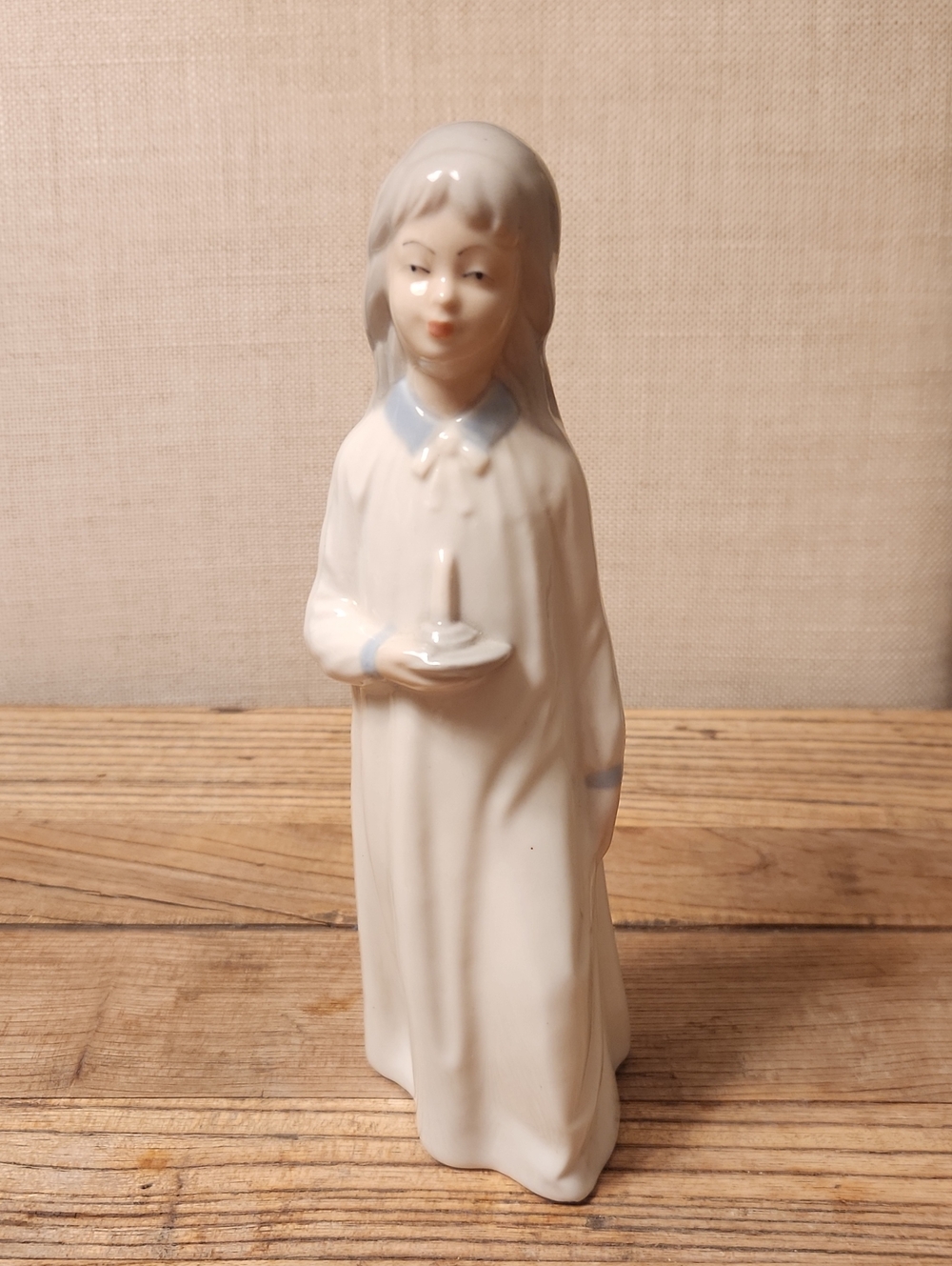 Porcelans Jango Porcelain Girl In Nightgown Holding Candle Figurine